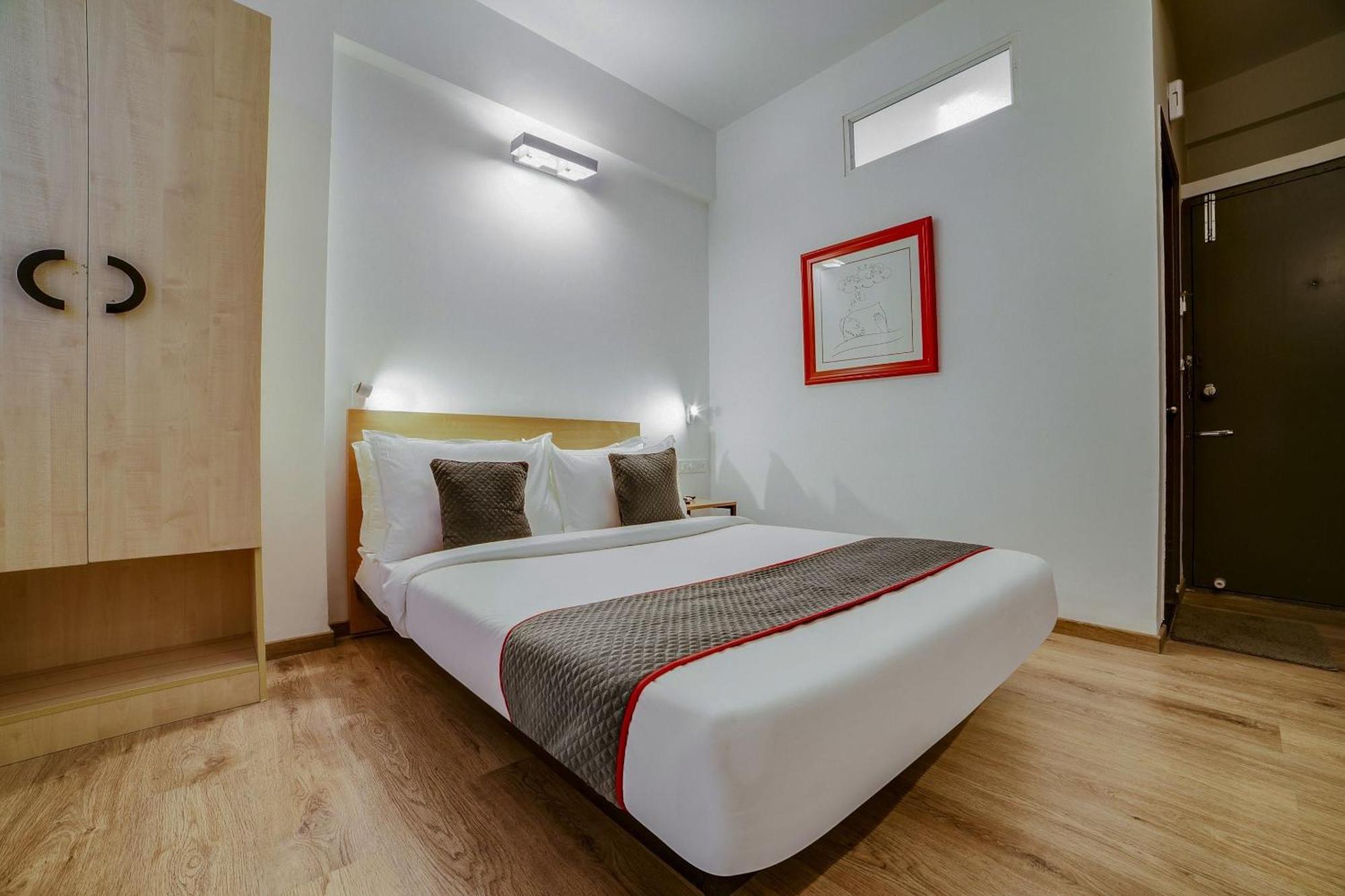 Townhouse Sarvar Hospitality Near Ascendas Park Square Mall Bangalore Exterior foto
