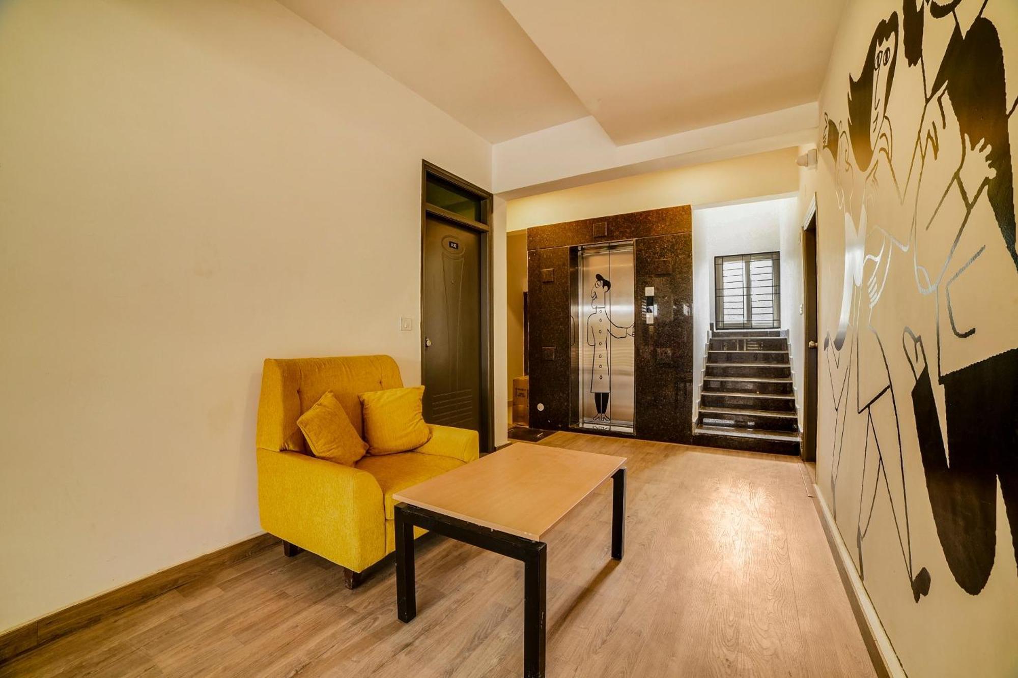 Townhouse Sarvar Hospitality Near Ascendas Park Square Mall Bangalore Exterior foto