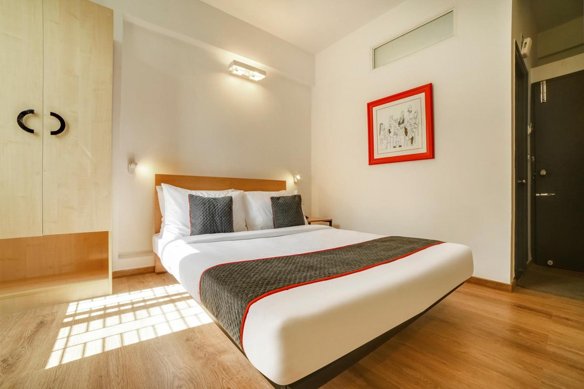 Townhouse Sarvar Hospitality Near Ascendas Park Square Mall Bangalore Exterior foto