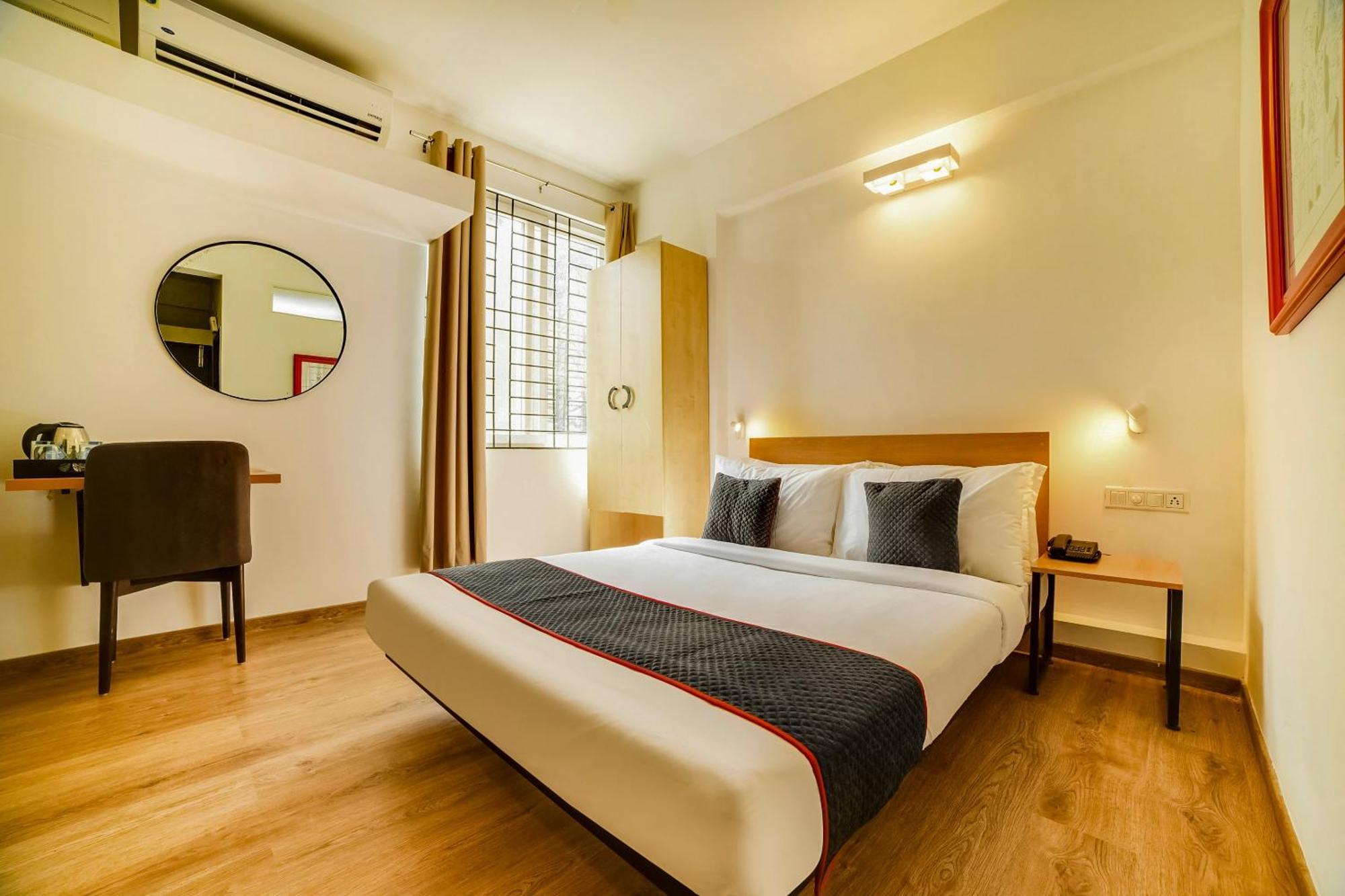 Townhouse Sarvar Hospitality Near Ascendas Park Square Mall Bangalore Exterior foto