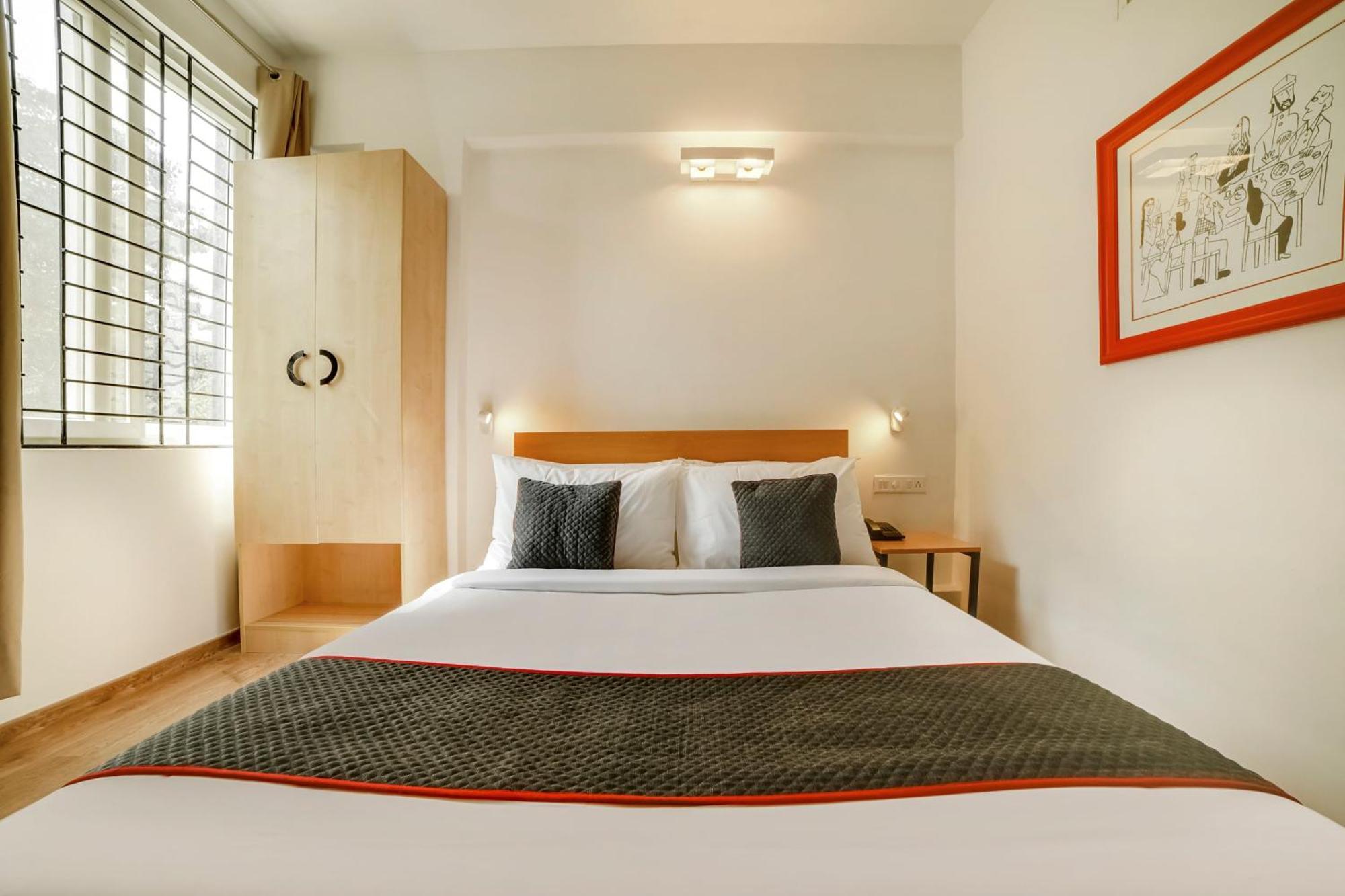 Townhouse Sarvar Hospitality Near Ascendas Park Square Mall Bangalore Exterior foto