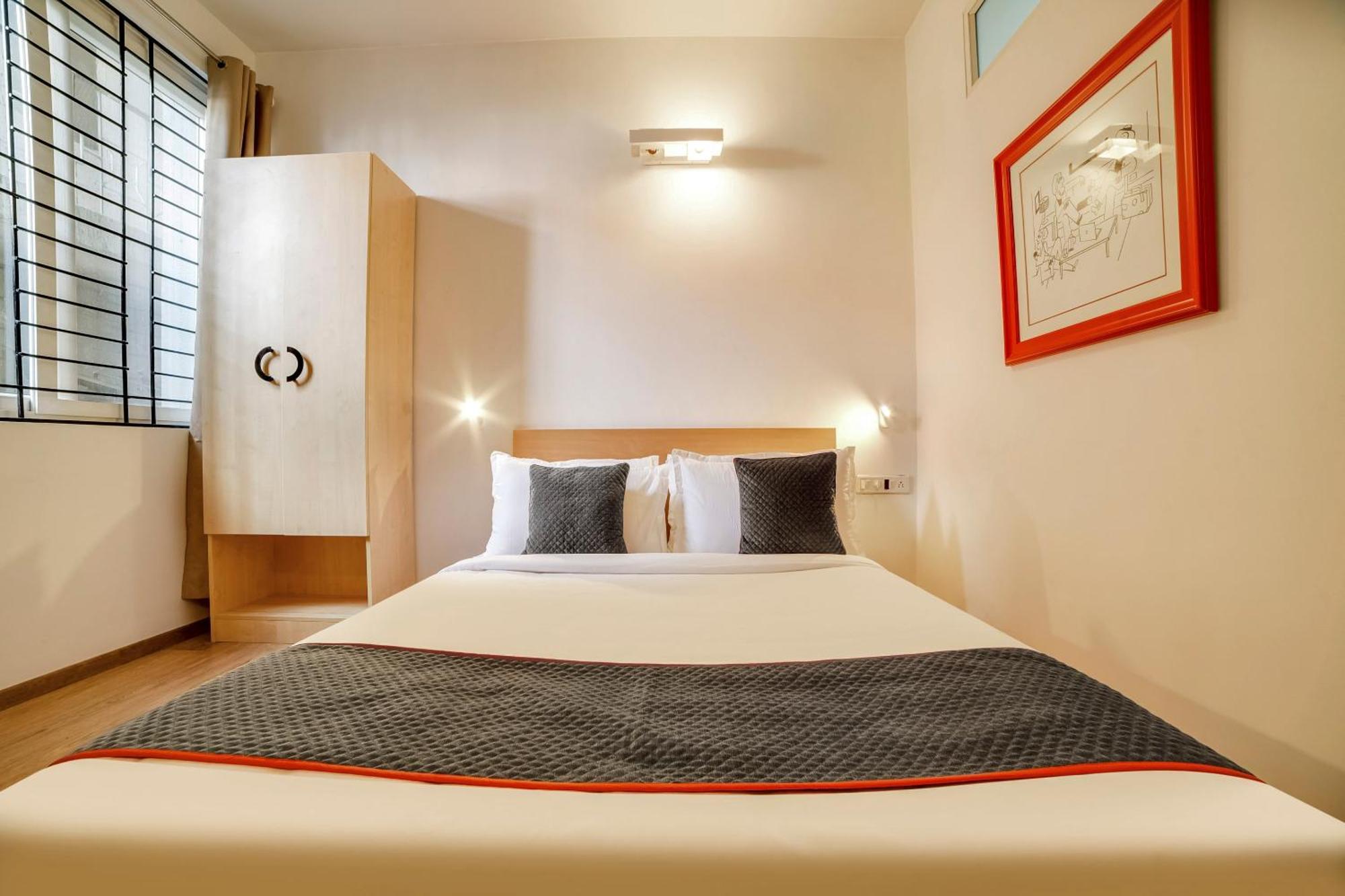 Townhouse Sarvar Hospitality Near Ascendas Park Square Mall Bangalore Exterior foto